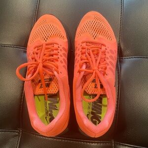 Women’s Nikes size 9